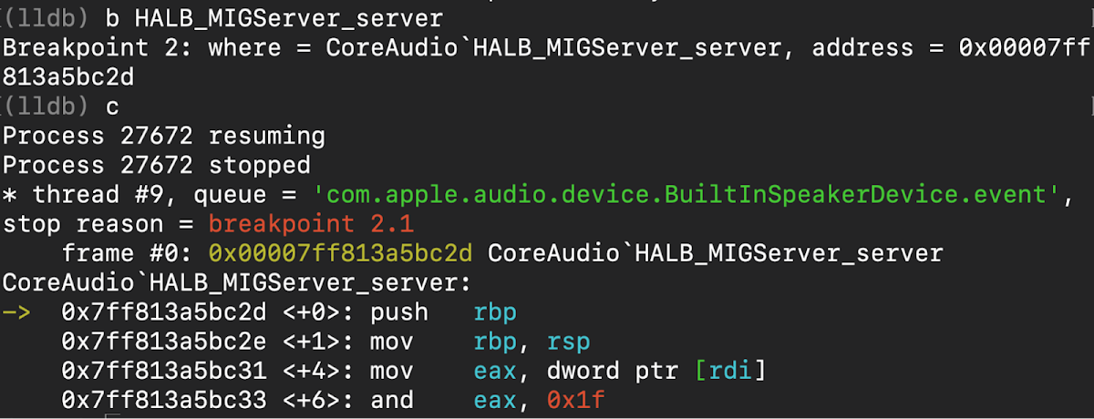 调试器 lldb 窗口显示在 CoreAudio_HALB_MIGServer_server 中命中断点。进程在此函数开头停止，指令 push rbp 被高亮显示。线程信息指示队列是 com.apple.audio.device.BuiltInSpeakerDevice.event